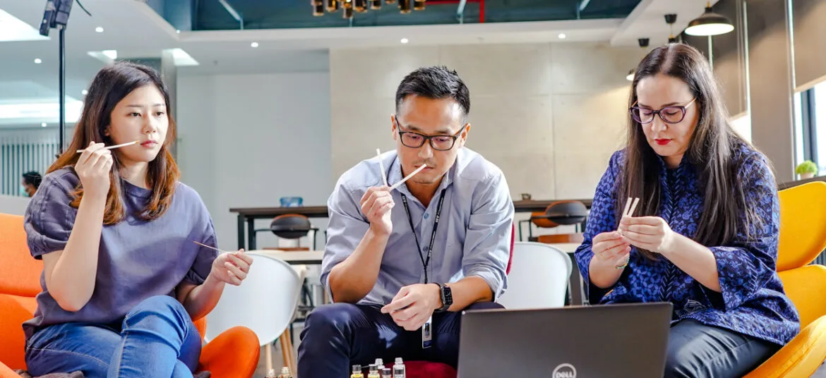 Foto headshot profesional karyawan corporate oleh White Paper Production